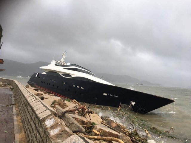 Hk boats destroyed in typhoon 15