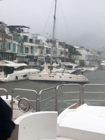 Hk boats destroyed in typhoon 9