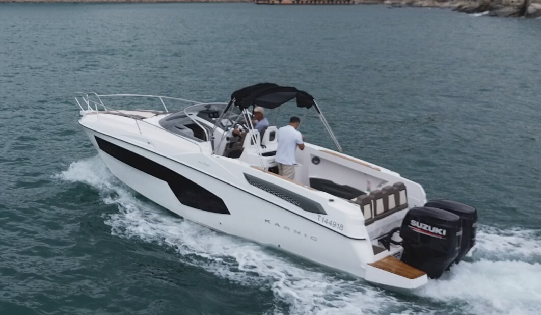 SL800 Karnic Speed boat
